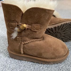 Kids UGG 6” Bailey Toggle Button